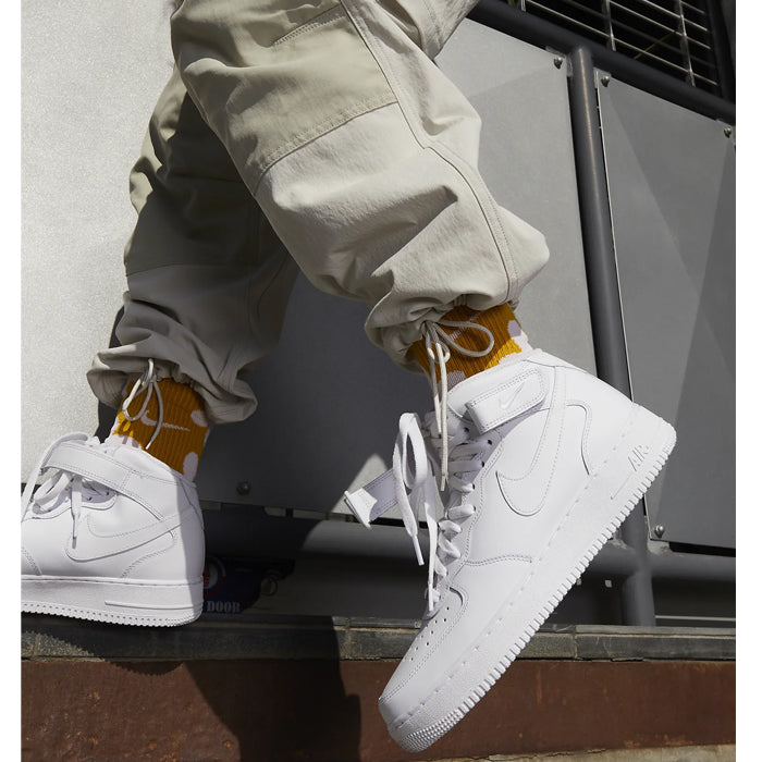 国内配送 NIKE AIR FORCE 1 '07 WHITE /WHITE Men's Air Force 1 '07 White/White – Tradehome Shoes