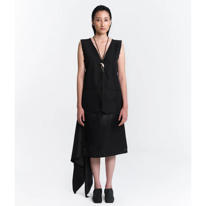 Izz Vest Black