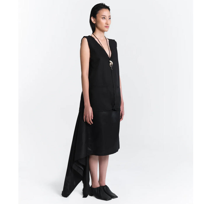 Izz Vest Black