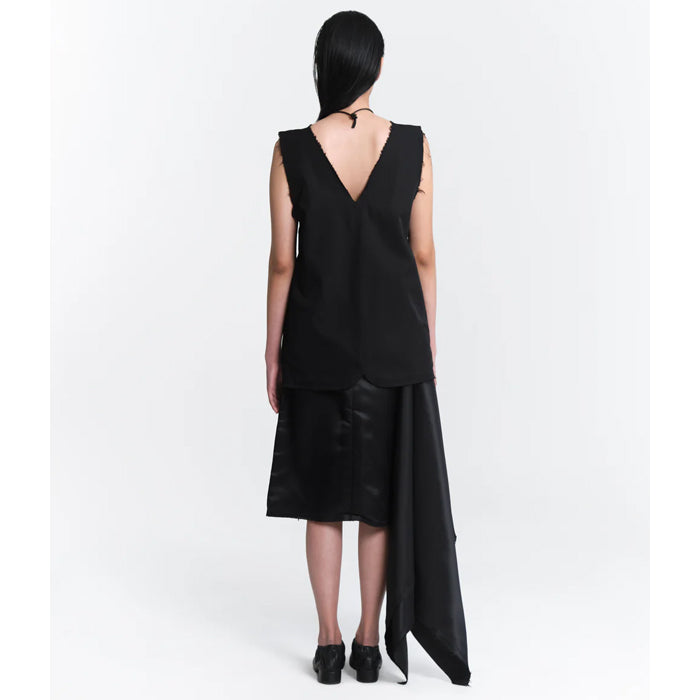Izz Vest Black